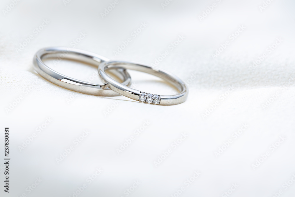 ダイヤモンドが入った結婚指輪 ダイヤモンドが入った結婚指輪