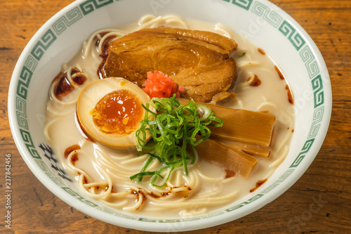 とんこつラーメン　 tonkotsu pork ramen Japanese food
 photo