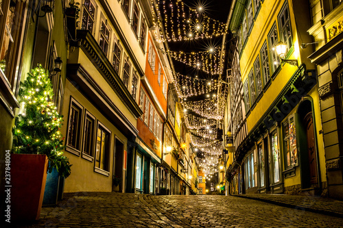Weihnachtlich beleutete Krämerbrücke in Erfurt