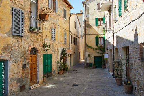 Fototapeta Naklejka Na Ścianę i Meble -  Small Old Mediterranean town - lovely Tuscan street in Italy city