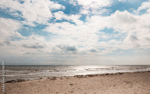 Greena ( Dänemark ) - Ostsee Strand mit Wolken und Wellen
