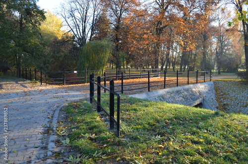 Park Wschodni we Wrocławiu, wejście jesienią