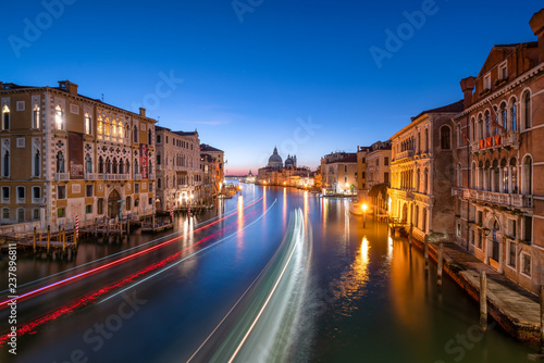 Canal Grande bei Nacht, Venedig, Italien