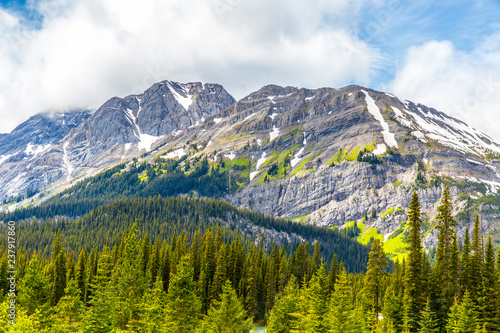 Banff Mountain Range © Robert