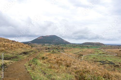 Yongnuni Oreum hike pathway photo