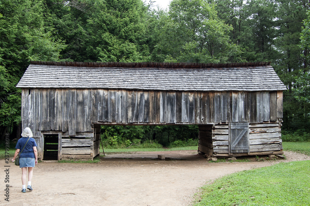 old wooden dogtrot barn old wooden dogtrot barn