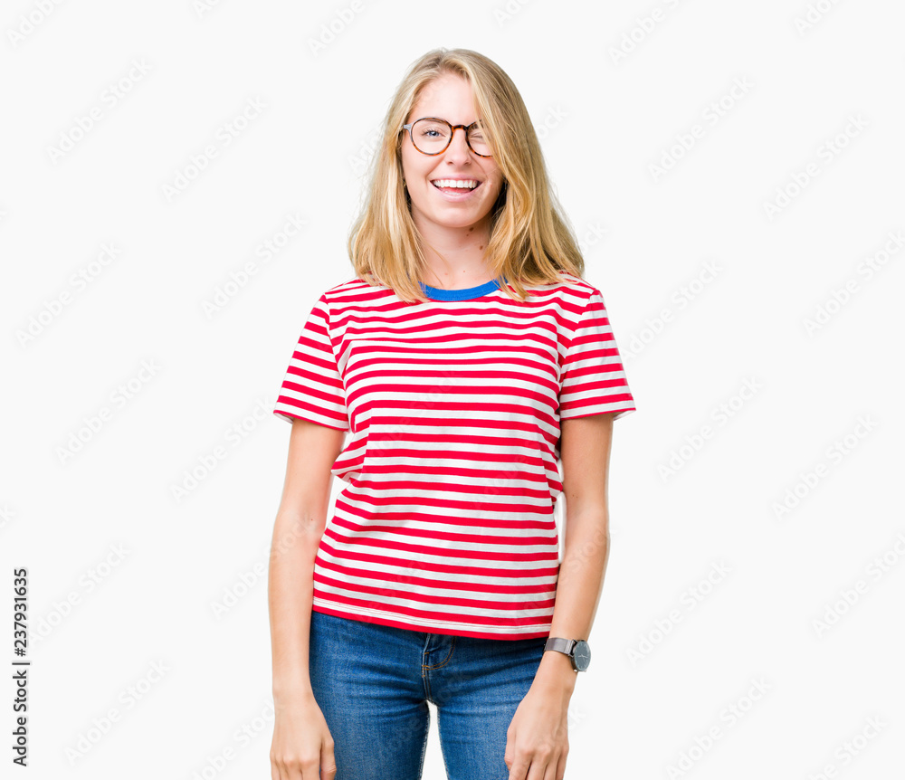 Obraz premium Beautiful young woman wearing glasses over isolated background winking looking at the camera with sexy expression, cheerful and happy face.