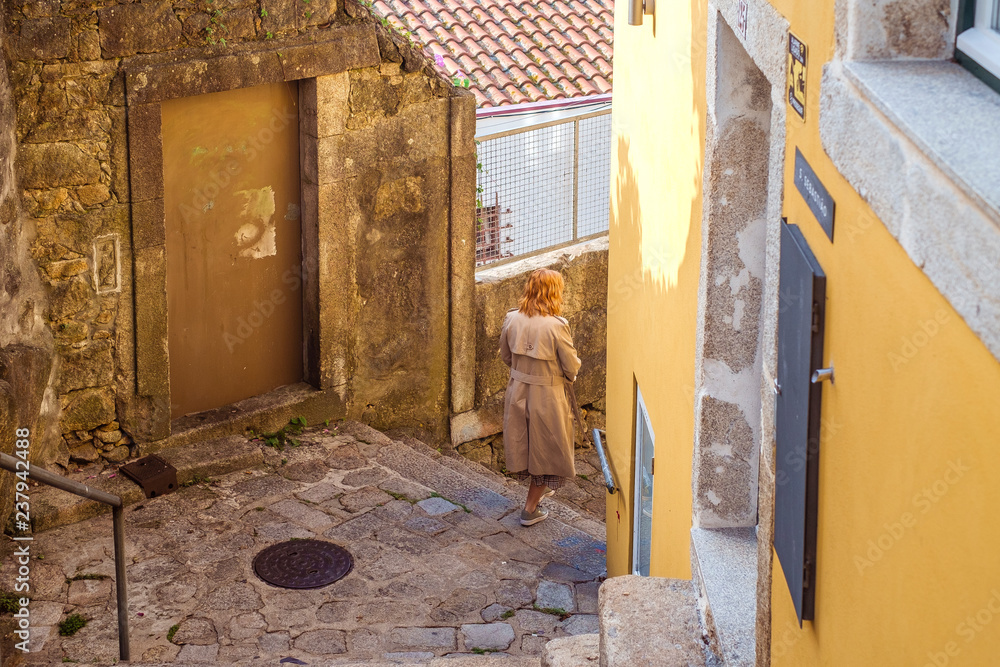 narrow street in Porto