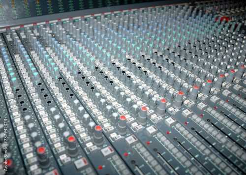 Sound mixing console