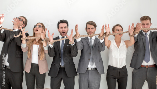 Schilderij op canvas scared group of business people tied with a rope.