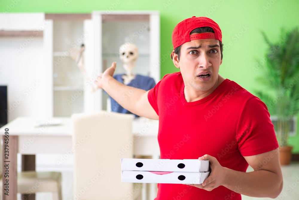 Concept of very slow pizza deliver service