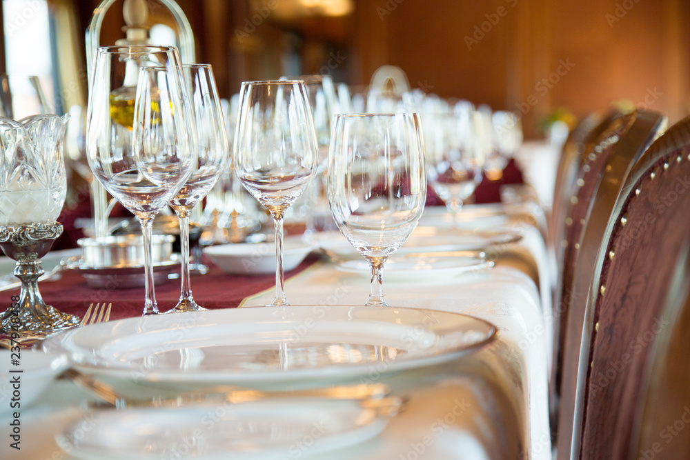 Place setting with lots of wine glasses Place setting with lots of wine glasses