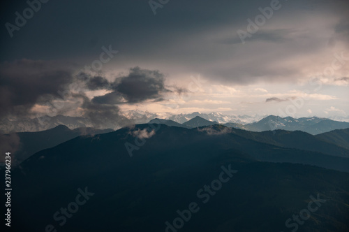 Schattenspiel Berge 2 © Michael Dittrich