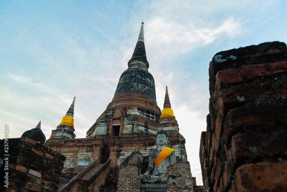 Fototapeta premium Wat Chaiwatthanaram, Temple of Thailand. Wat Chaiwatthanaram is one of ayutthaya's most famous tourist sites