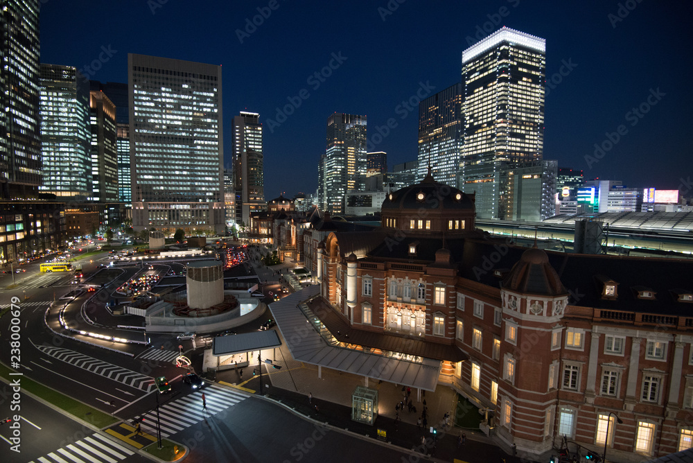 Tokyo station night