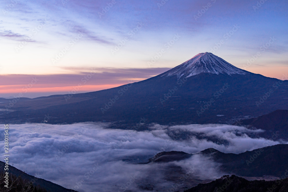 新道峠より朝の富士山