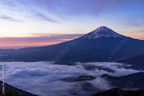新道峠より朝の富士山 © san724