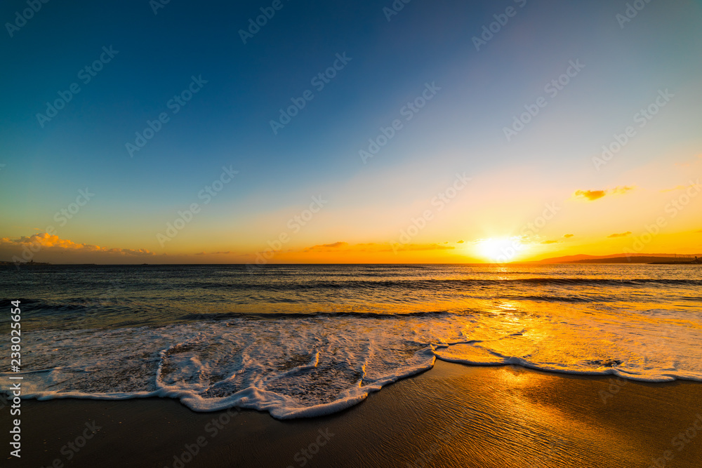 Fotografie Alghero shore under a clear sky at sunset