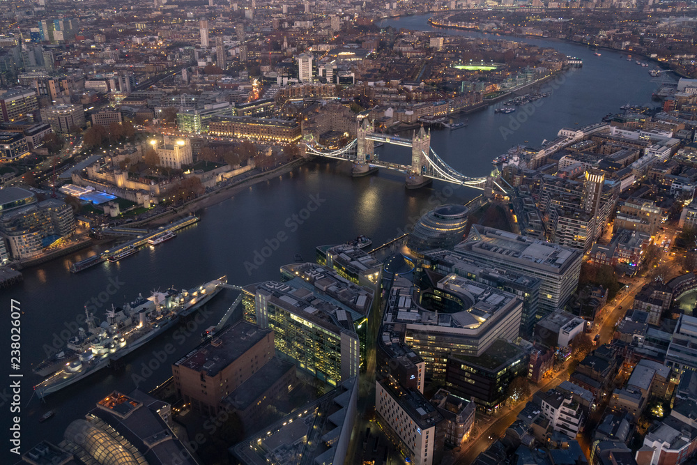 London Tower Bridge, Aussicht von The Shard am Abend