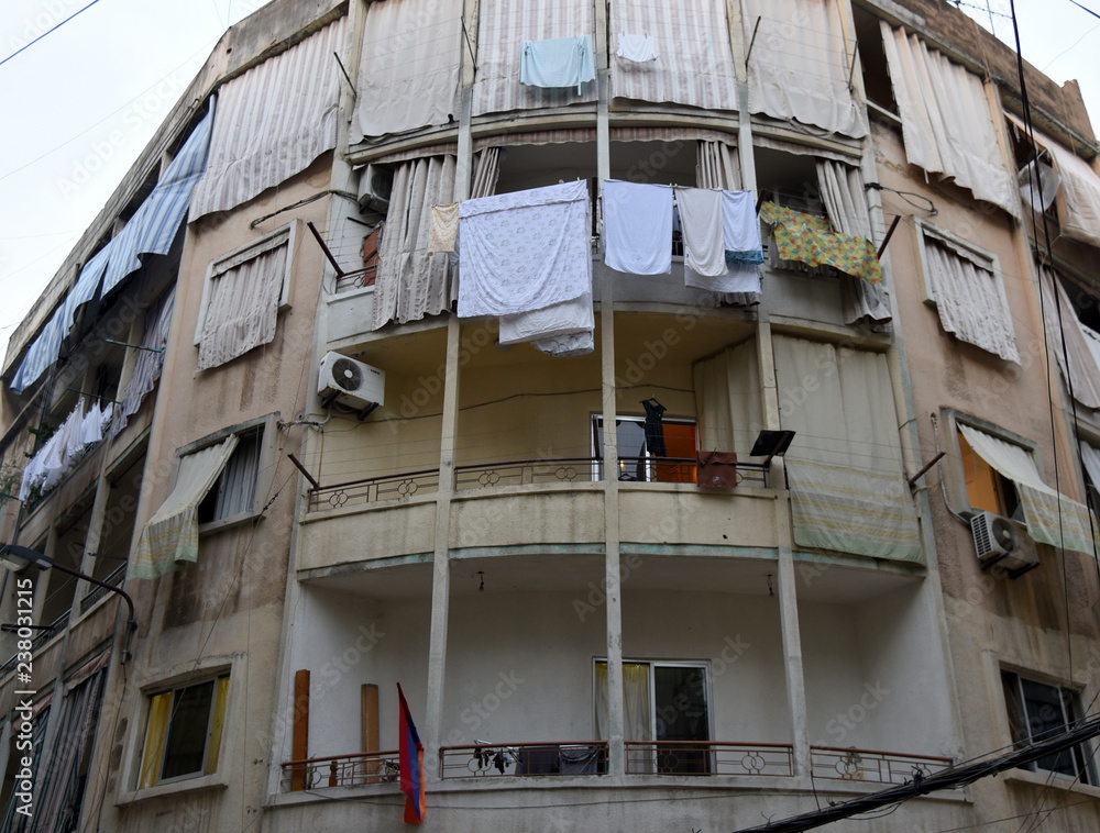 Obraz premium Eckhaus mit Balkonen im Armenischen Viertel von Beirut