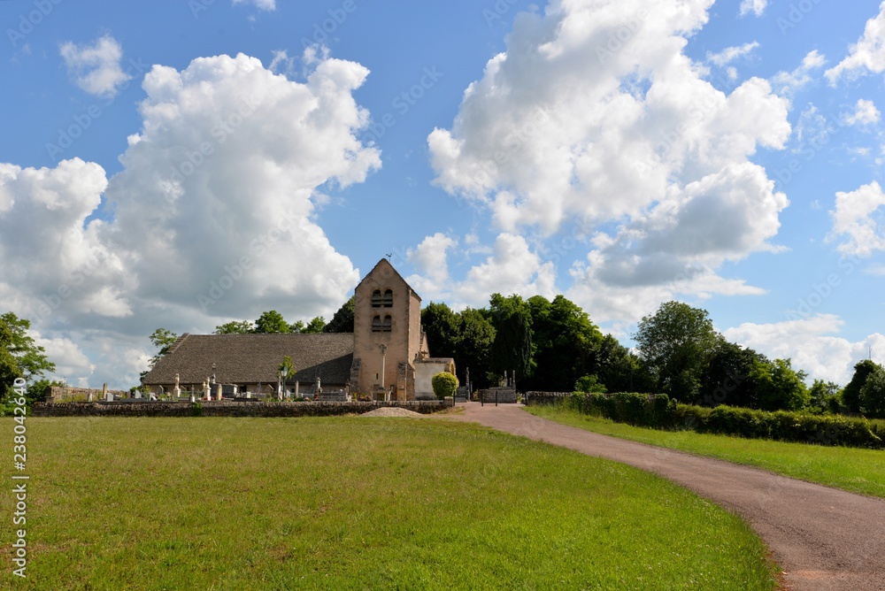 Eglise de Metz le comte Nièvre en Bourgogne Franche Comté