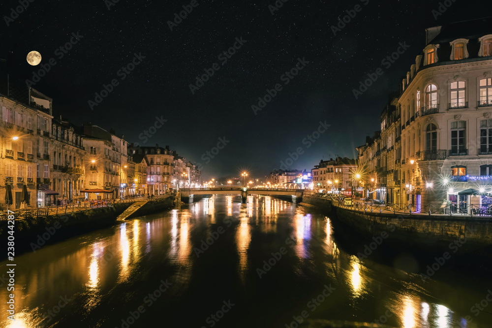 Bayonne et ses ponts la nuit