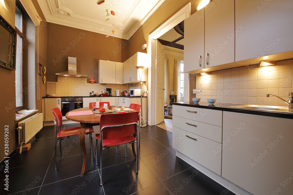 cuisine appartement ancien rénové hauts plafonds cuisine appartement ancien rénové hauts plafonds