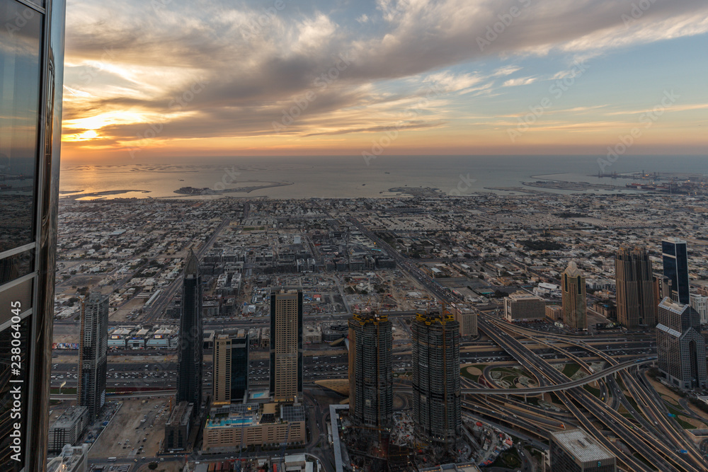 Obraz premium Dubai, UAE - APRIL 25, 2016: Dubai Skyline while the sunset in Dubai on April 25, 2016 in the United Arab