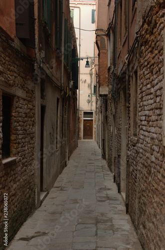 Fototapeta Naklejka Na Ścianę i Meble -  A Narrow ally in Venice Italy