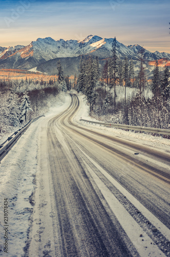 Fototapeta Naklejka Na Ścianę i Meble -  Winter road landscape, snowy Tatra mountains, Poland
