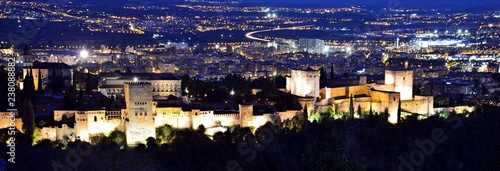 Obraz na plátně La Alhambra y Granada al anochecer
