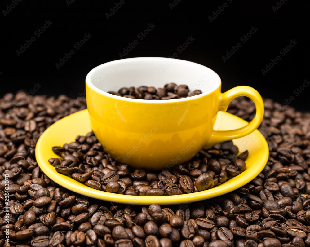 Fototapeta premium Brown roasted coffee beans, seed on dark background. Espresso dark, aroma, black caffeine drink. Closeup isolated energy mocha, cappuccino ingredient.