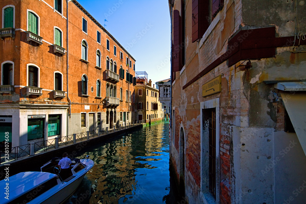 venezia-canale-italia-architettura-vacanza-turista-veneto