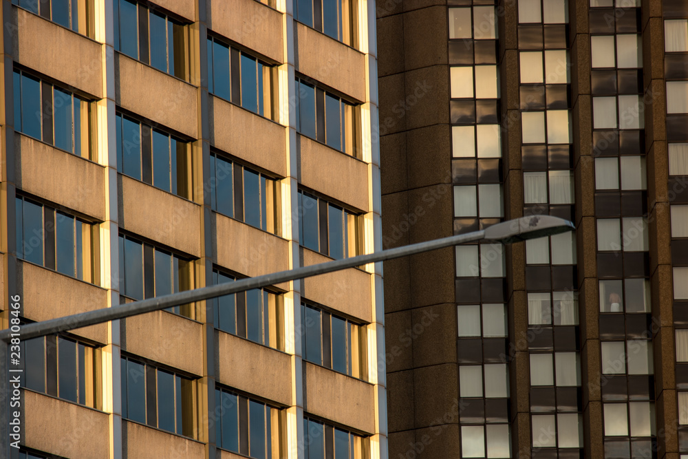 Obraz premium Lamp post and buildings