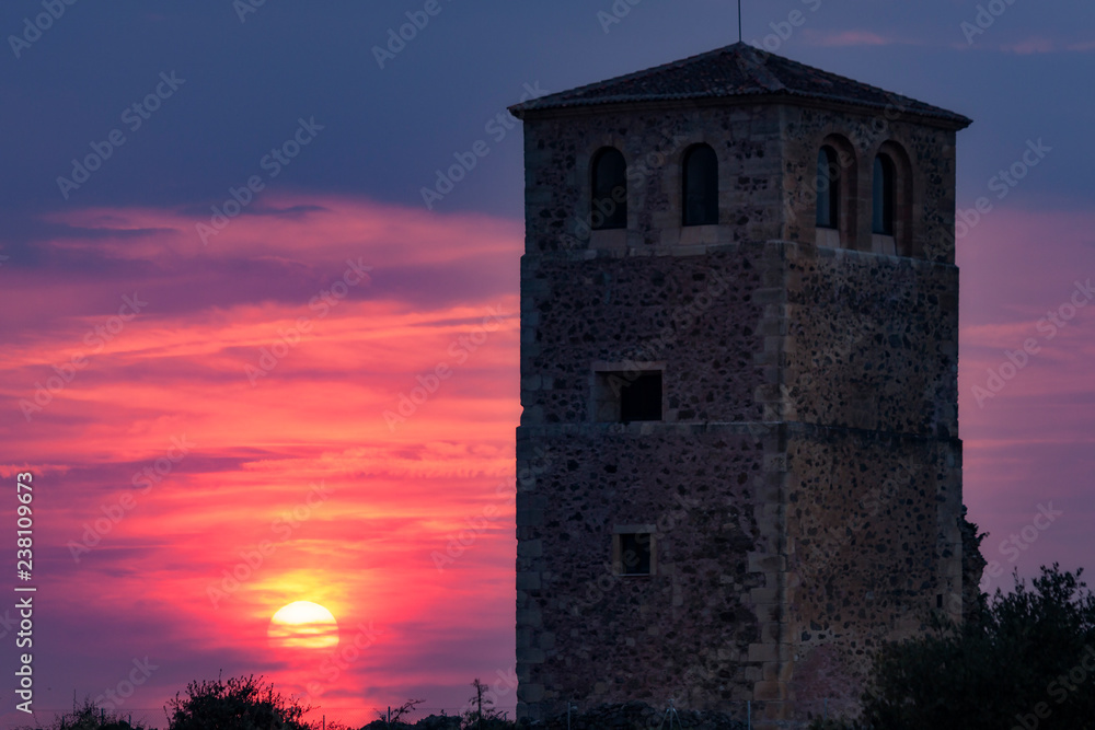 TORRE DE CONVENTO Y PUESTA DE SOL TORRE DE CONVENTO Y PUESTA DE SOL