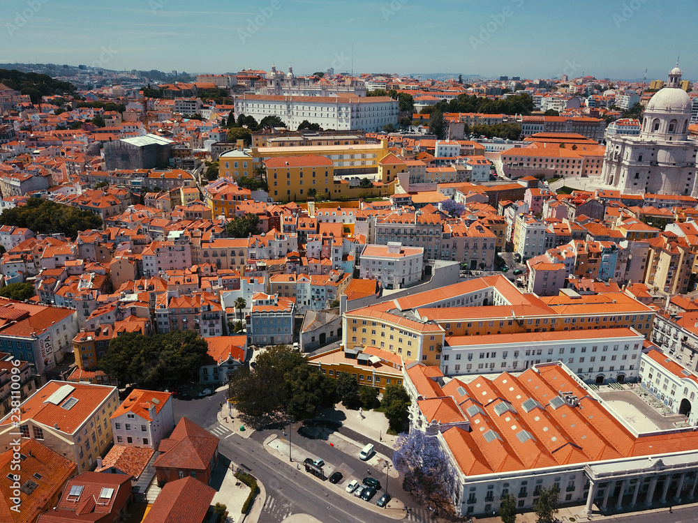 リスボンの旧市街の上空から