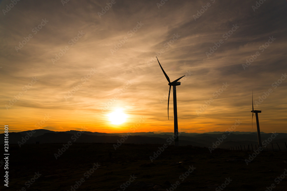 Obraz premium Dusk on Mount Oiz, Basque Country, with wind energy gathering
