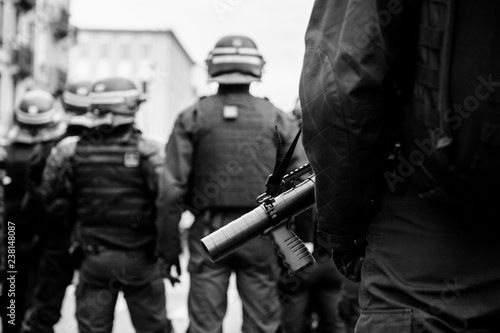 Tablou pe pânză French Police officers securing the zone in front of the yellow vests movement p