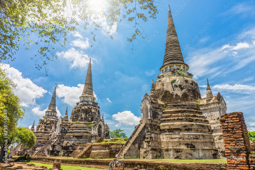 Fototapeta premium The three gigantic ancient pagodas in Wat Phra Si Sanphet, Ayutthaya, Thailand. It is built in the classic, Ceylonese design or bell shape.
