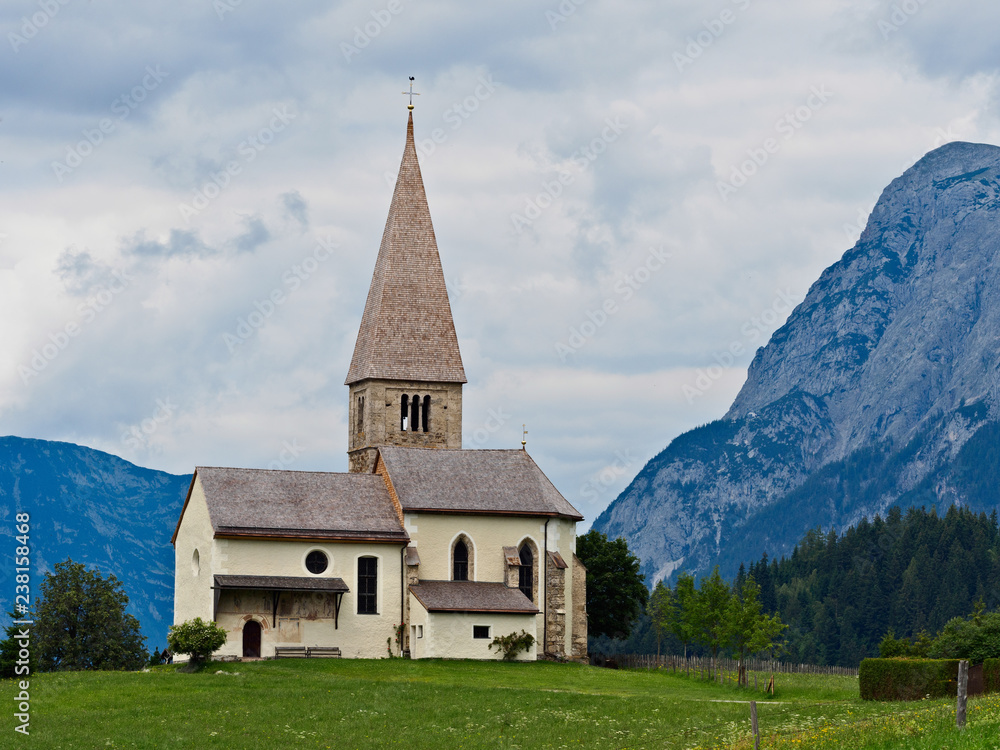 Kirche und Berge Kirche und Berge
