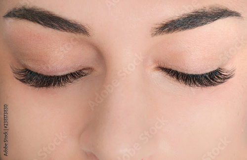 Photo comparison of normal and fake cosmeticly enlarged lashes. 