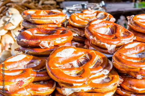Fotografía Typical pretzel in a pastry in Alsace, France.