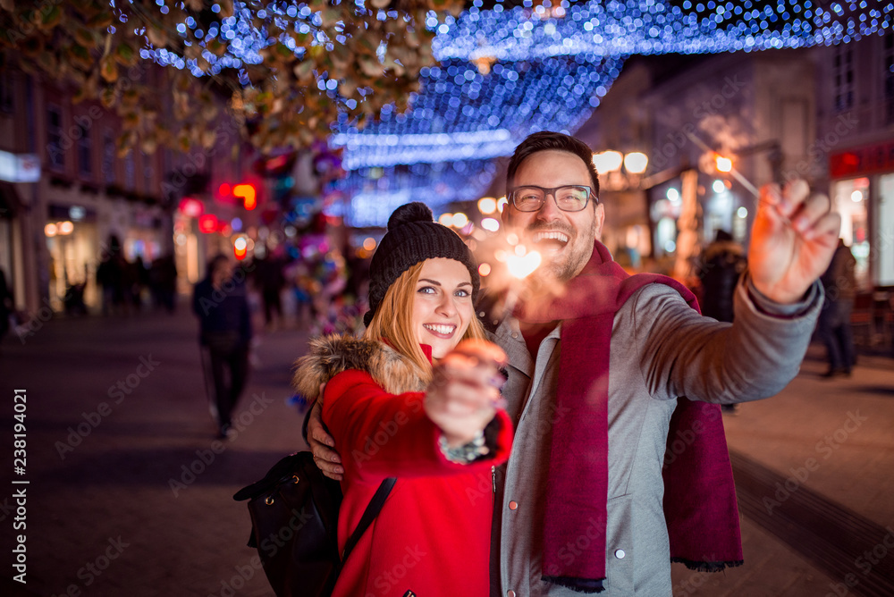 Fototapeta premium Having fun in the winter city street on Christmas eve.