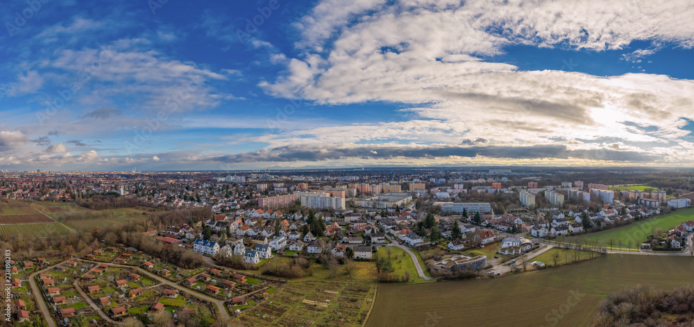 Stadtblick über München als Aerial, Panorama aus der Vogelperspektive
