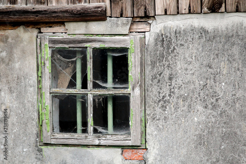 Detail eines heruntergekommenden Haus photo