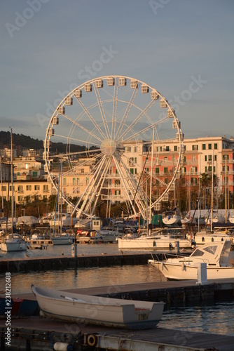 Salerno, ruota panoramica gigante sul lungomare per le luci d'artista, 8 Dicembre 2018. © GL