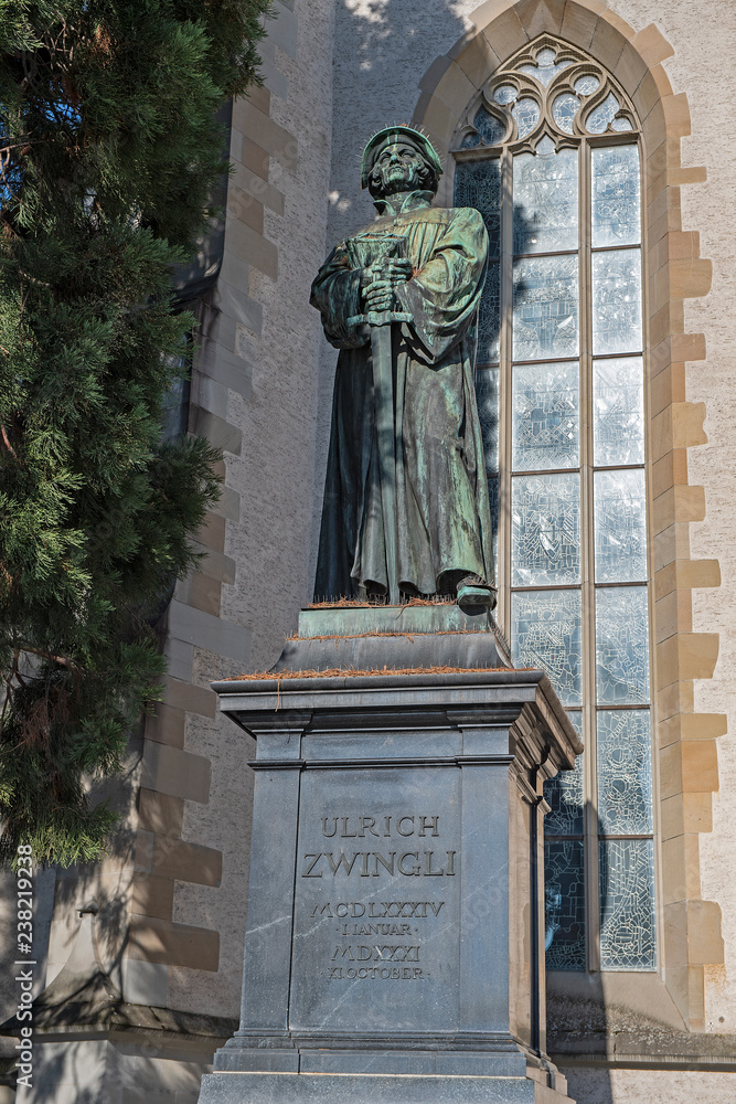 Denkmal für den Reformator Ulrich Zwingli, Wasserkirche, Zürich ...