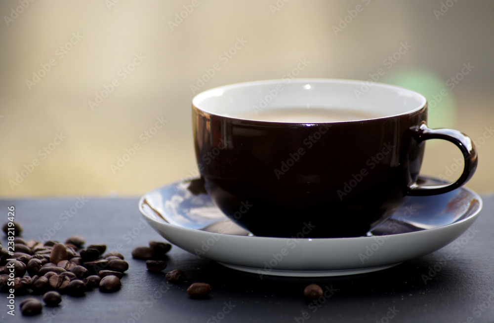 Kaffee in der Tasse auf Schiefer Kaffee in der Tasse auf Schiefer