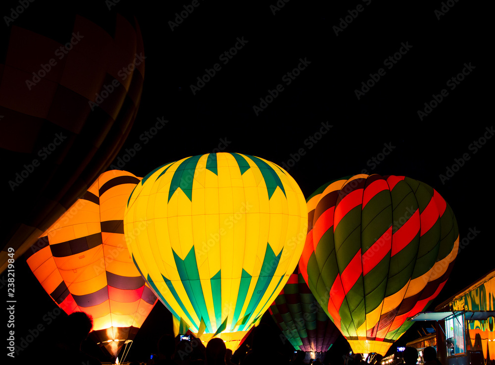 Fototapeta premium hot air balloon at night 