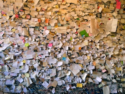 Cuadro en lienzo Cartas de amor en la casa de Julieta,protagonista de la famosa obra de William Shakespeare, Romeo y Julieta, Verona